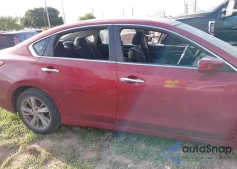 2015 Nissan Altima 2.5 Sv z USA, uszkodzony, nr VIN 1N4AL3AP5FC585471